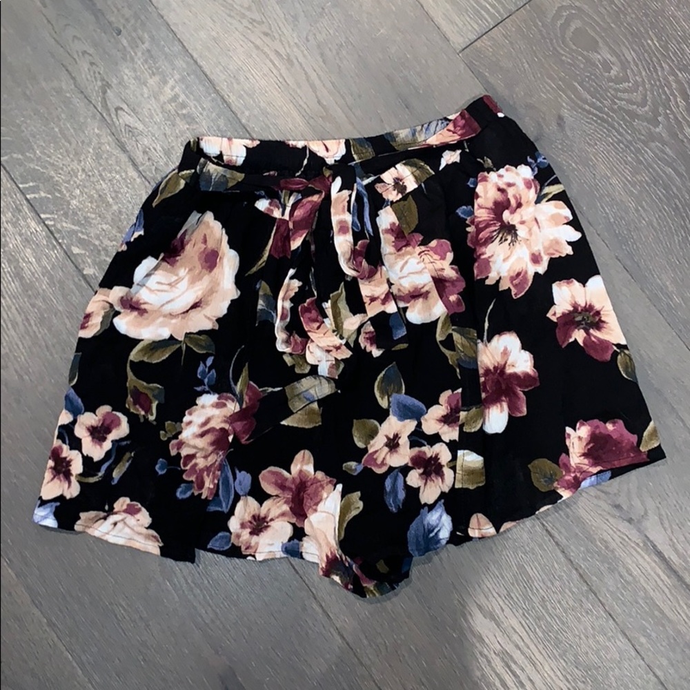 NEVER WORN WITH TAGS